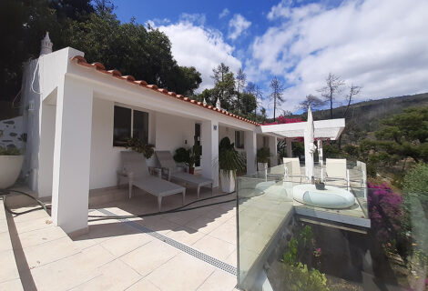Countryside villa with pool and guesthouse for sale on top location near Monchique